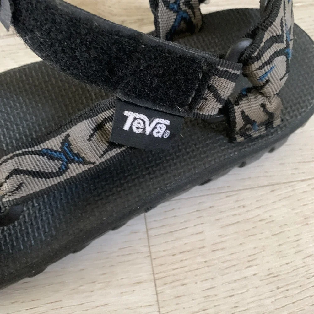 Teva Universal Mens Sandals Size 10M Grey Black Pattern Straps‎ F12F7